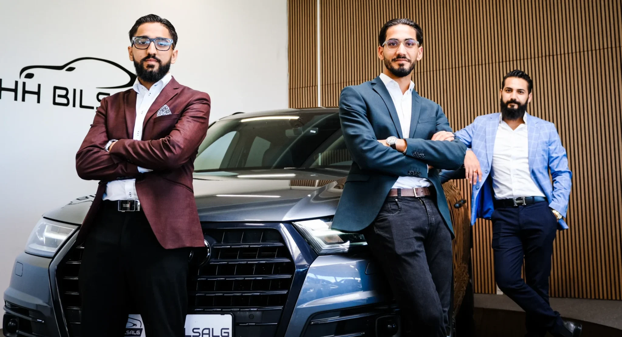 Teamet bag HH Bilsalg i showroomet på Bytoften 66 i Herning